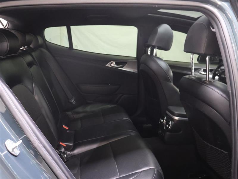 2022 KIA STINGER GT1