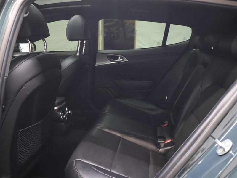 2022 KIA STINGER GT1
