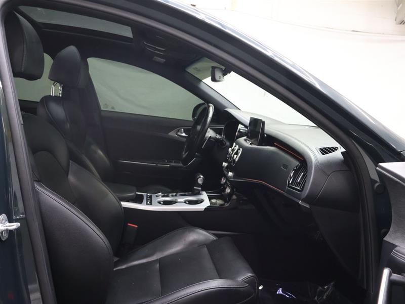 2022 KIA STINGER GT1