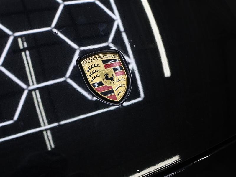 2024 PORSCHE TAYCAN 