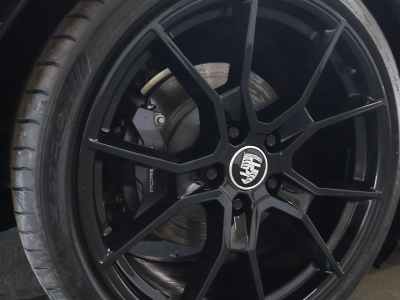 2024 PORSCHE TAYCAN 
