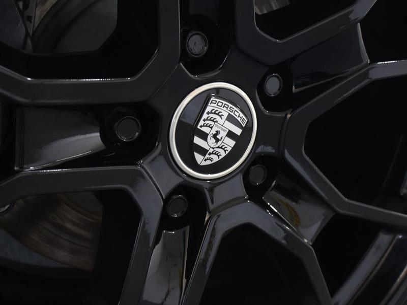 2024 PORSCHE TAYCAN 
