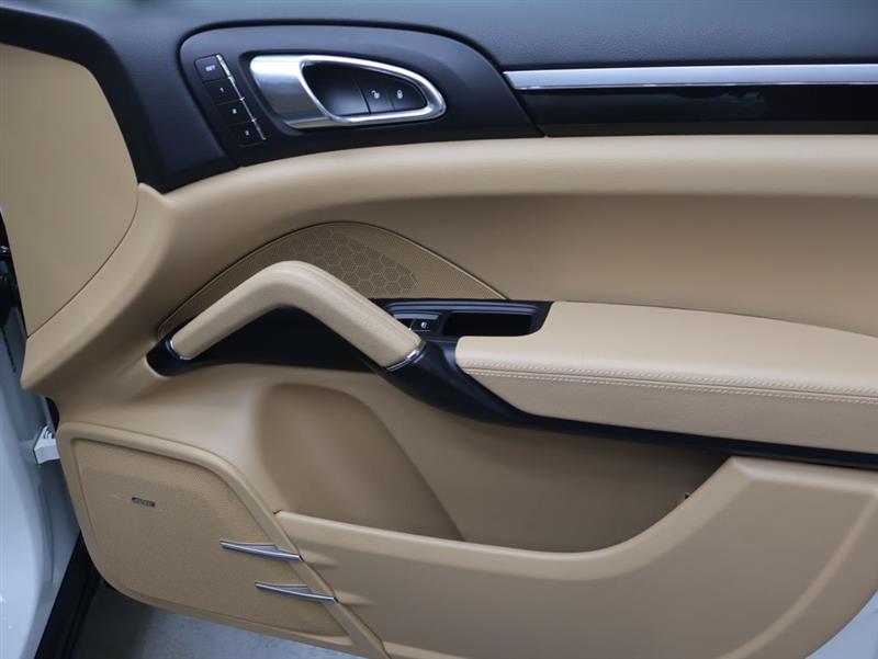 2018 PORSCHE CAYENNE 