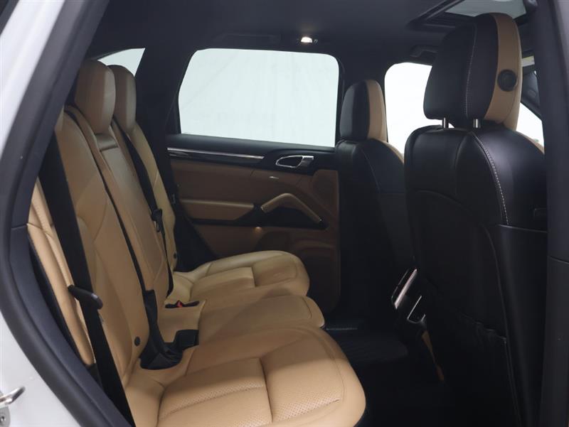 2018 PORSCHE CAYENNE 