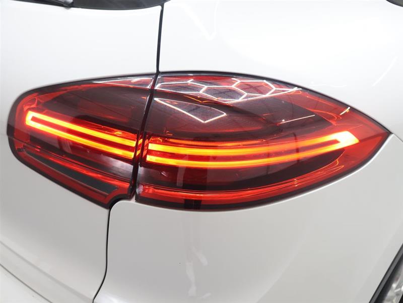 2018 PORSCHE CAYENNE 