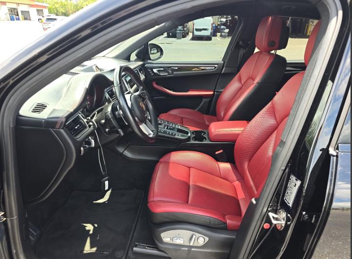 2018 PORSCHE MACAN 