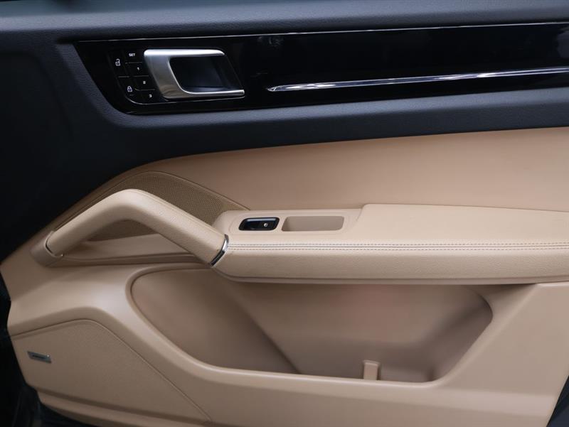 2020 PORSCHE CAYENNE 