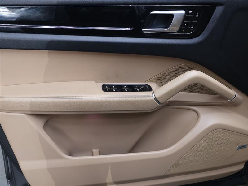 2020 PORSCHE CAYENNE 