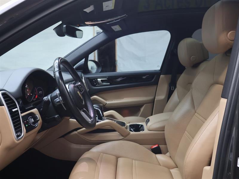 2020 PORSCHE CAYENNE 