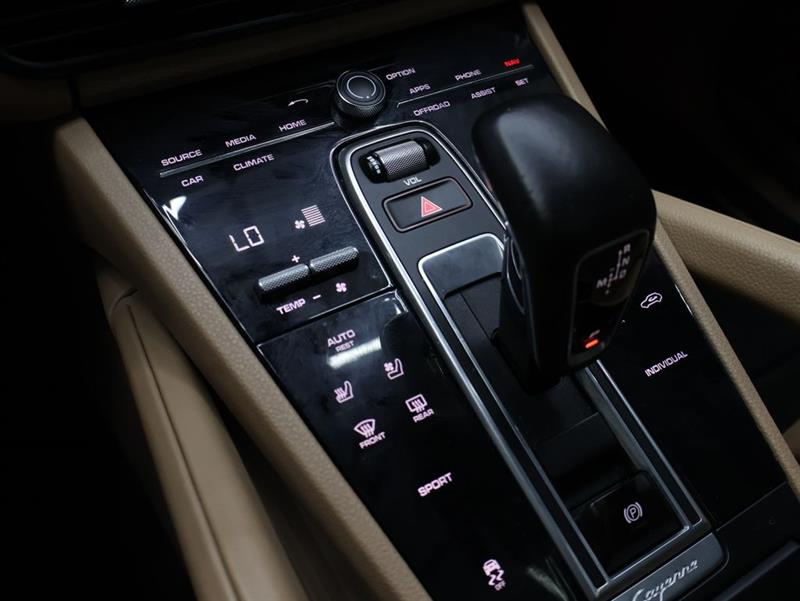 2020 PORSCHE CAYENNE 