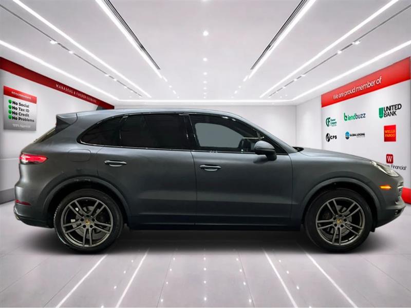 2020 PORSCHE CAYENNE 