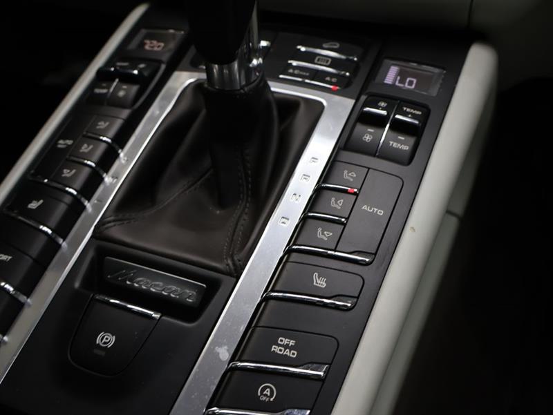 2016 PORSCHE MACAN S