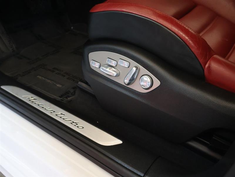2017 PORSCHE MACAN TURBO