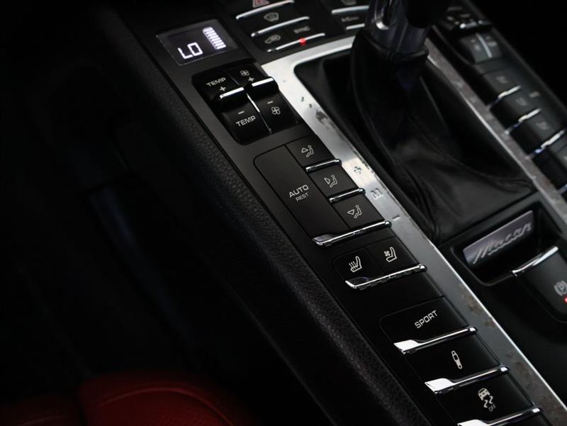 2017 PORSCHE MACAN TURBO