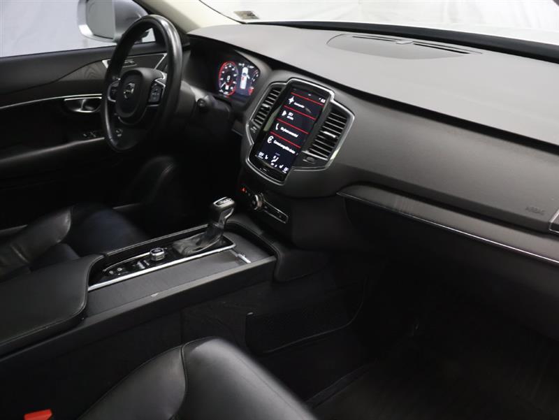 2020 VOLVO XC90 MOMENTUM
