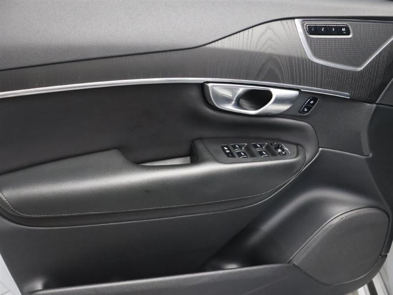 2020 VOLVO XC90 MOMENTUM