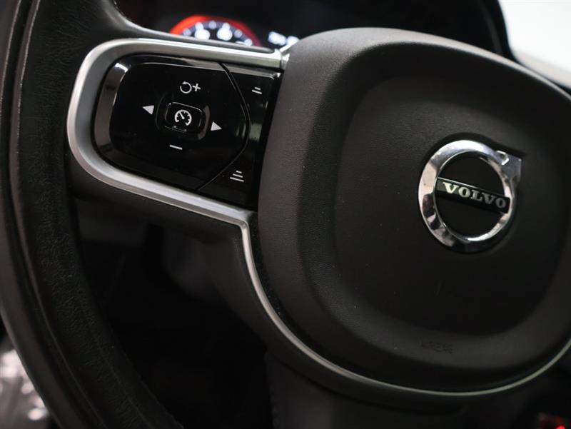 2020 VOLVO XC90 MOMENTUM