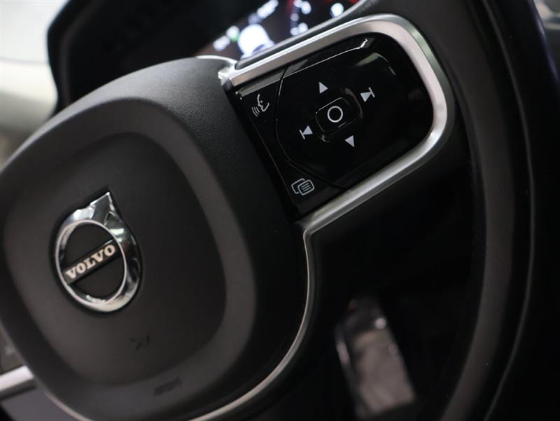2020 VOLVO XC90 MOMENTUM