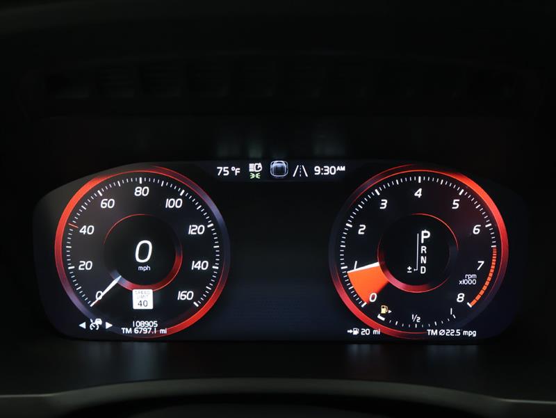 2020 VOLVO XC90 MOMENTUM