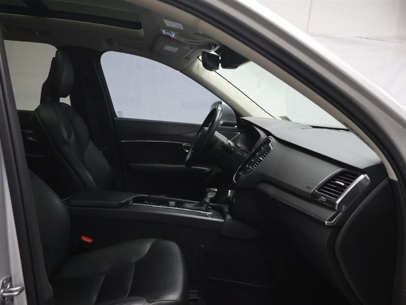 2020 VOLVO XC90 MOMENTUM