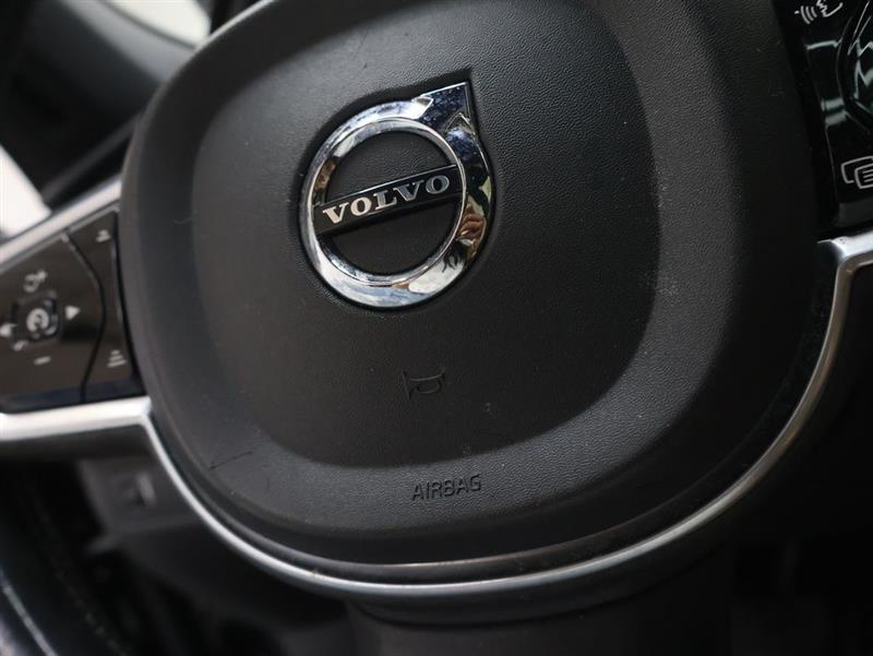 2018 VOLVO XC90 MOMENTUM