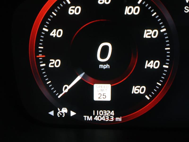 2018 VOLVO XC90 MOMENTUM