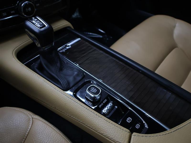 2018 VOLVO XC90 MOMENTUM