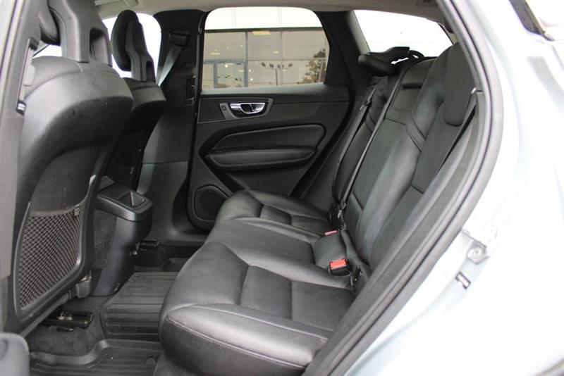 2018 VOLVO XC60 MOMENTUM