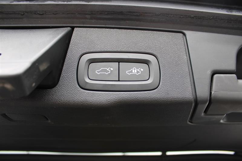 2018 VOLVO XC60 MOMENTUM