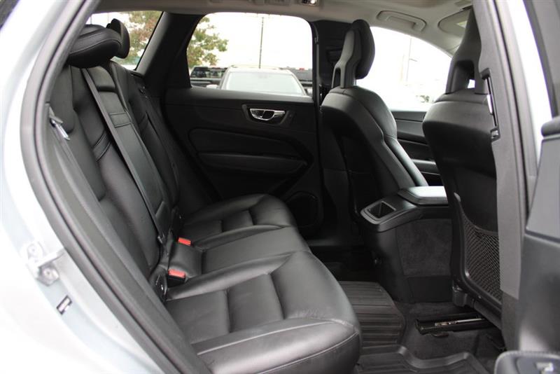 2018 VOLVO XC60 MOMENTUM