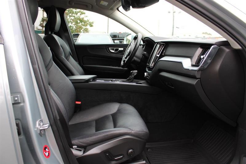 2018 VOLVO XC60 MOMENTUM