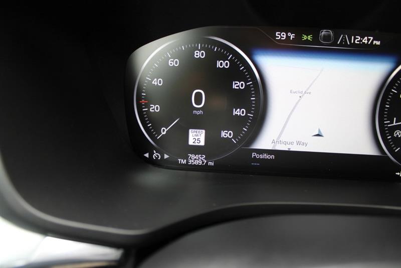 2018 VOLVO XC60 MOMENTUM