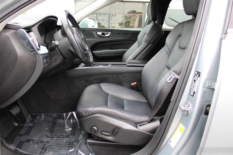 2018 VOLVO XC60 MOMENTUM