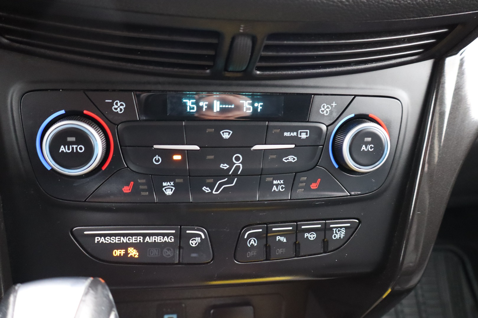 2019 Ford Escape Titanium - Photo 28