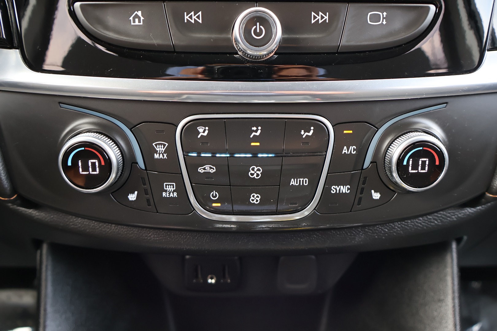 2020 Chevrolet Traverse 1LT - Photo 20