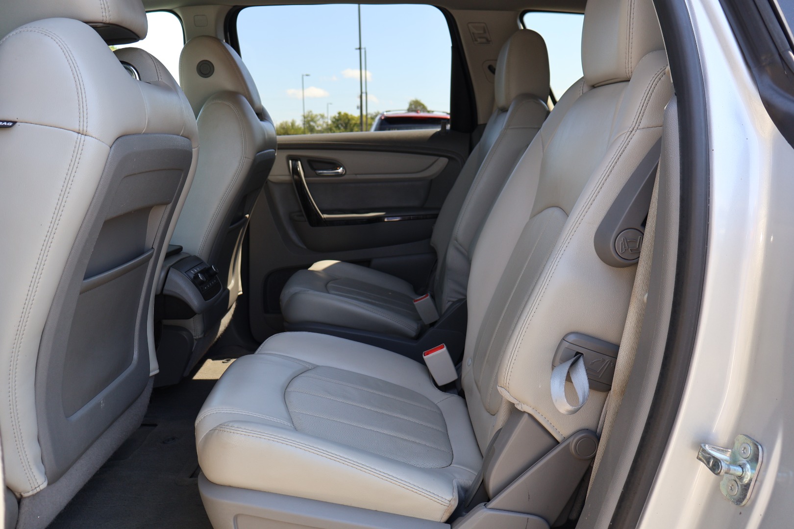 2016 Chevrolet Traverse LTZ - Photo 11