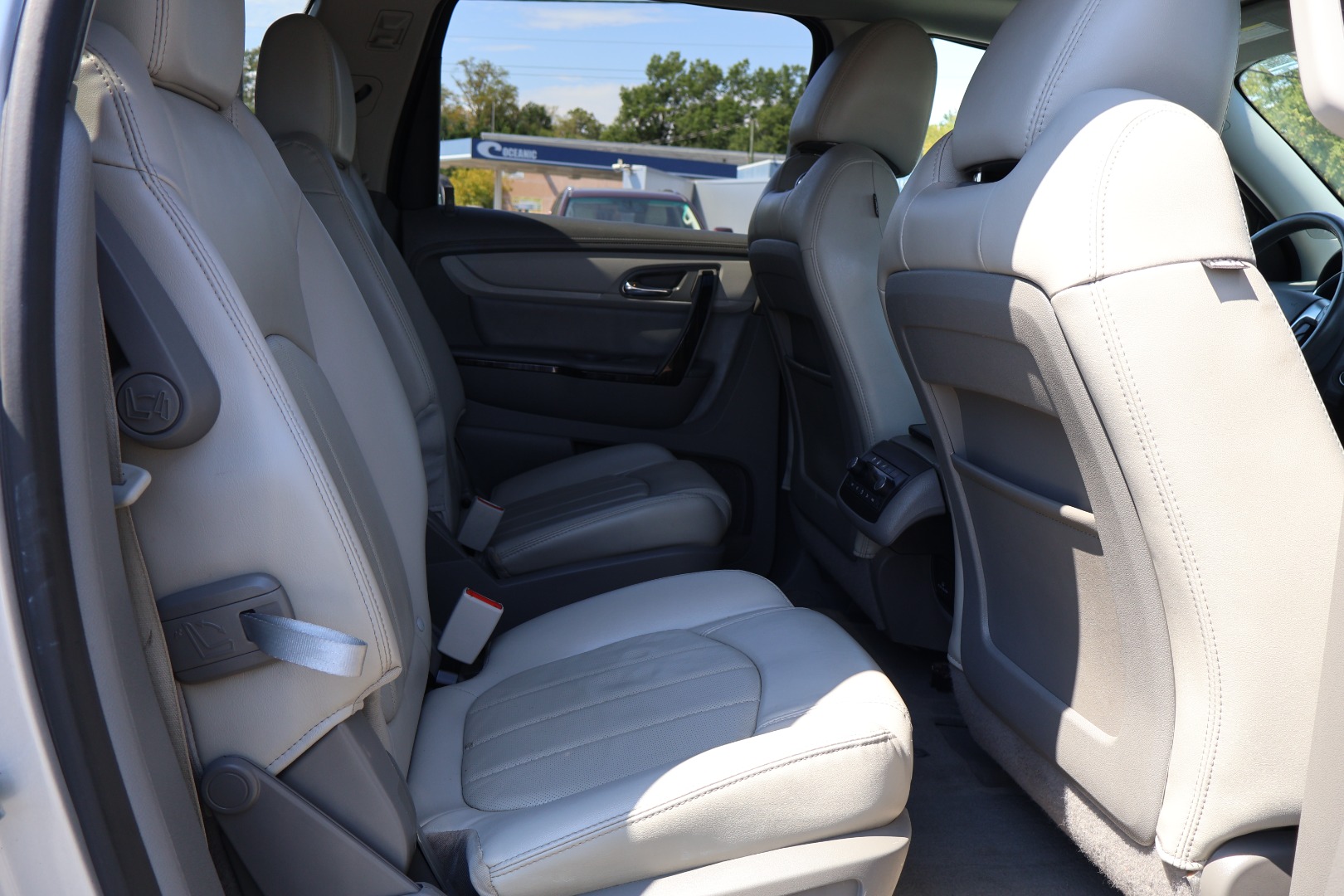 2016 Chevrolet Traverse LTZ - Photo 15