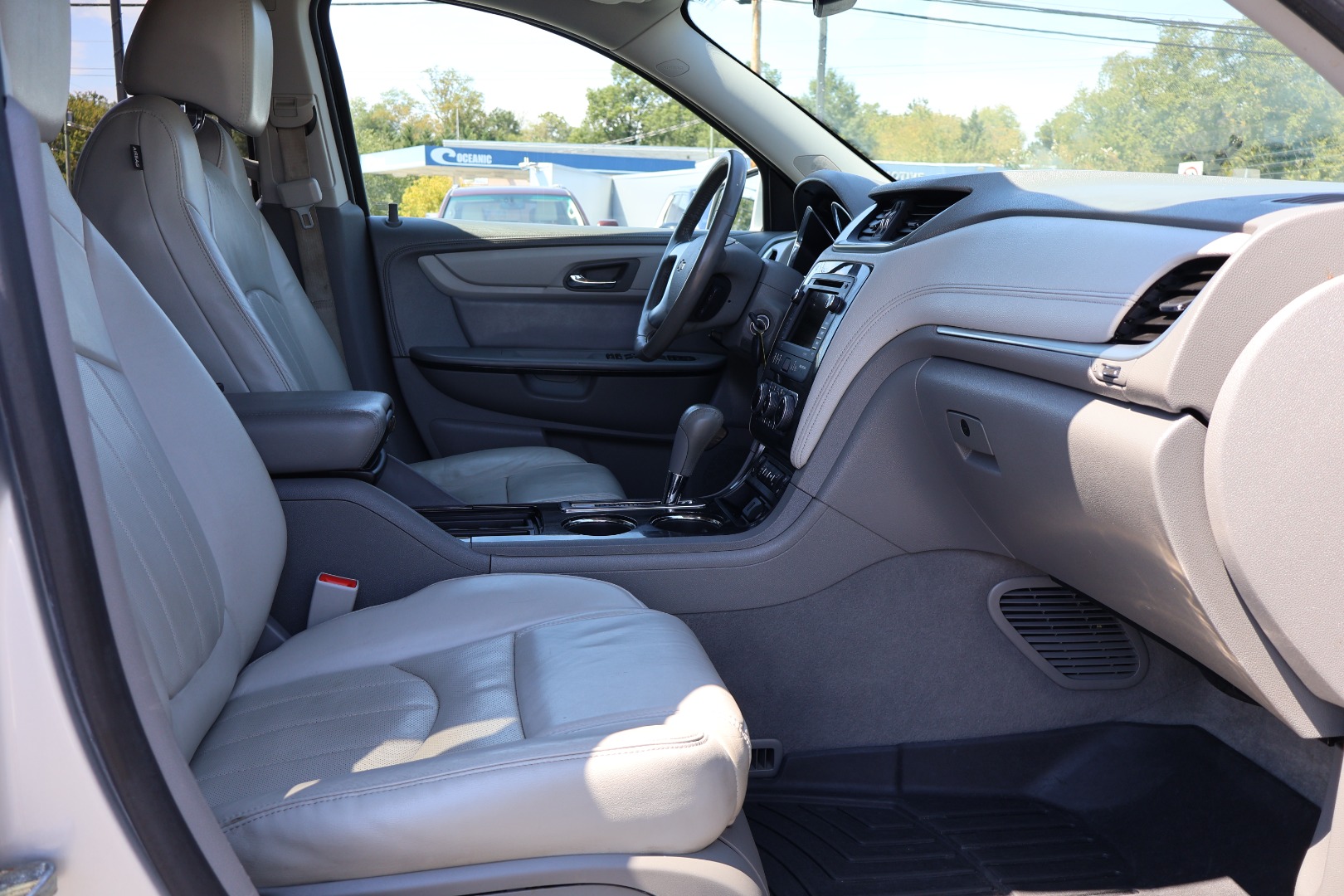 2016 Chevrolet Traverse LTZ - Photo 16
