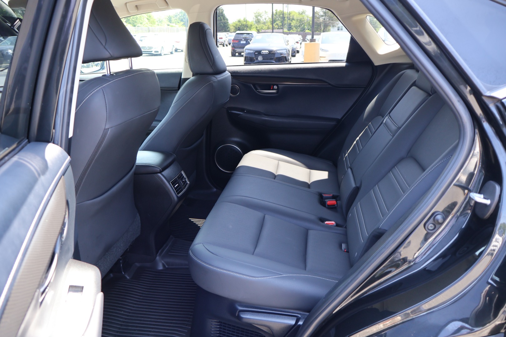 2020 Lexus NX Hybrid 300h - Photo 14
