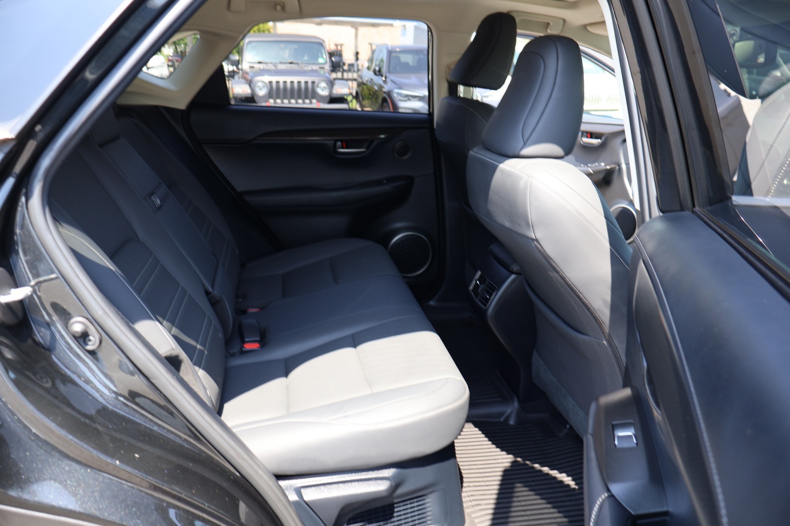 2020 Lexus NX Hybrid 300h - Photo 15