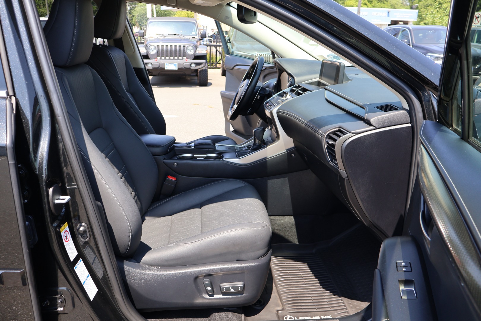 2020 Lexus NX Hybrid 300h - Photo 16
