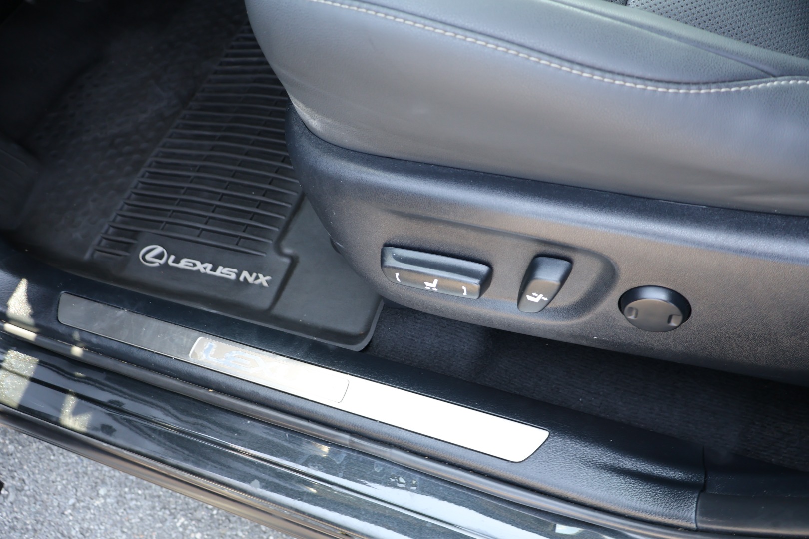 2020 Lexus NX Hybrid 300h - Photo 19