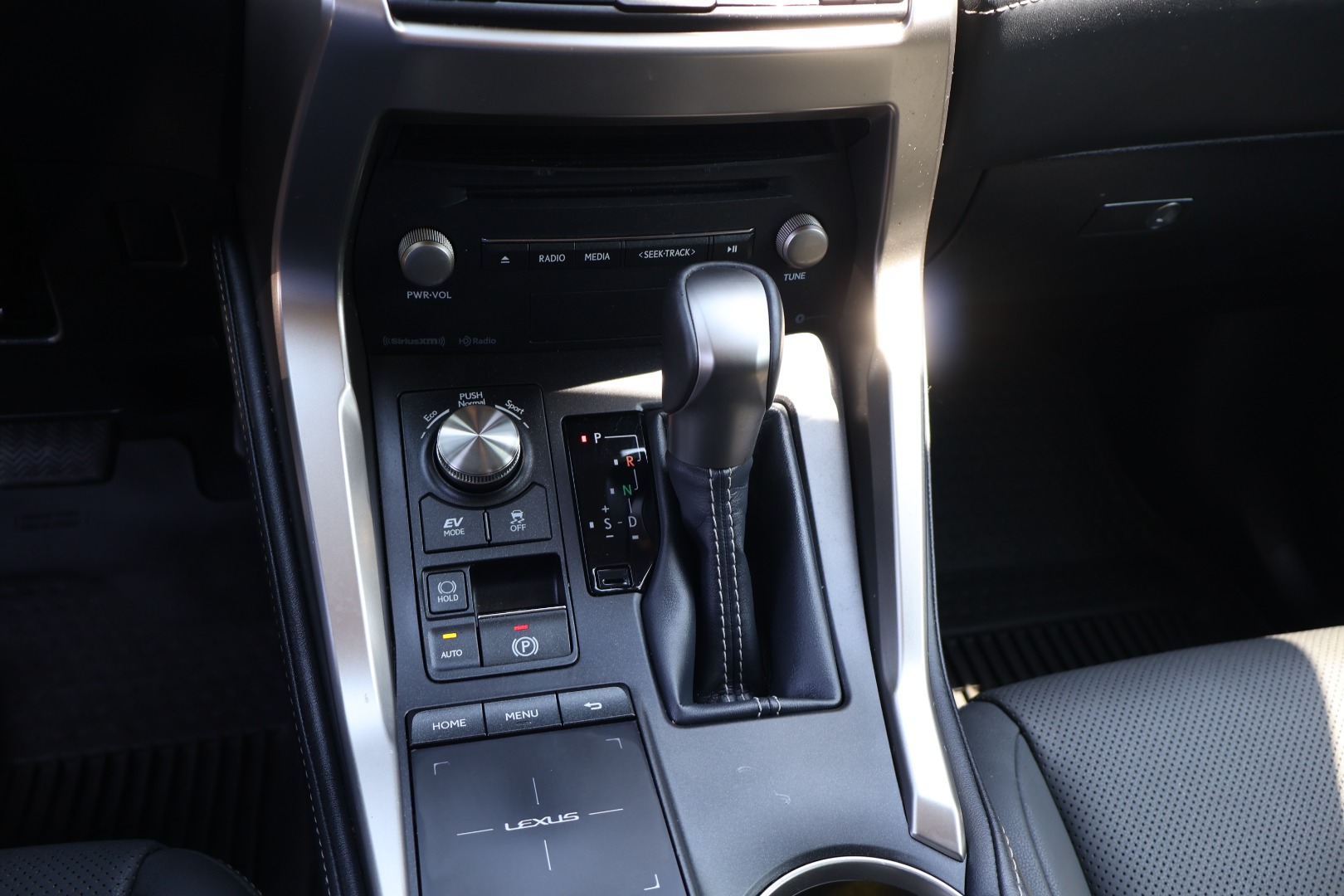 2020 Lexus NX Hybrid 300h - Photo 31