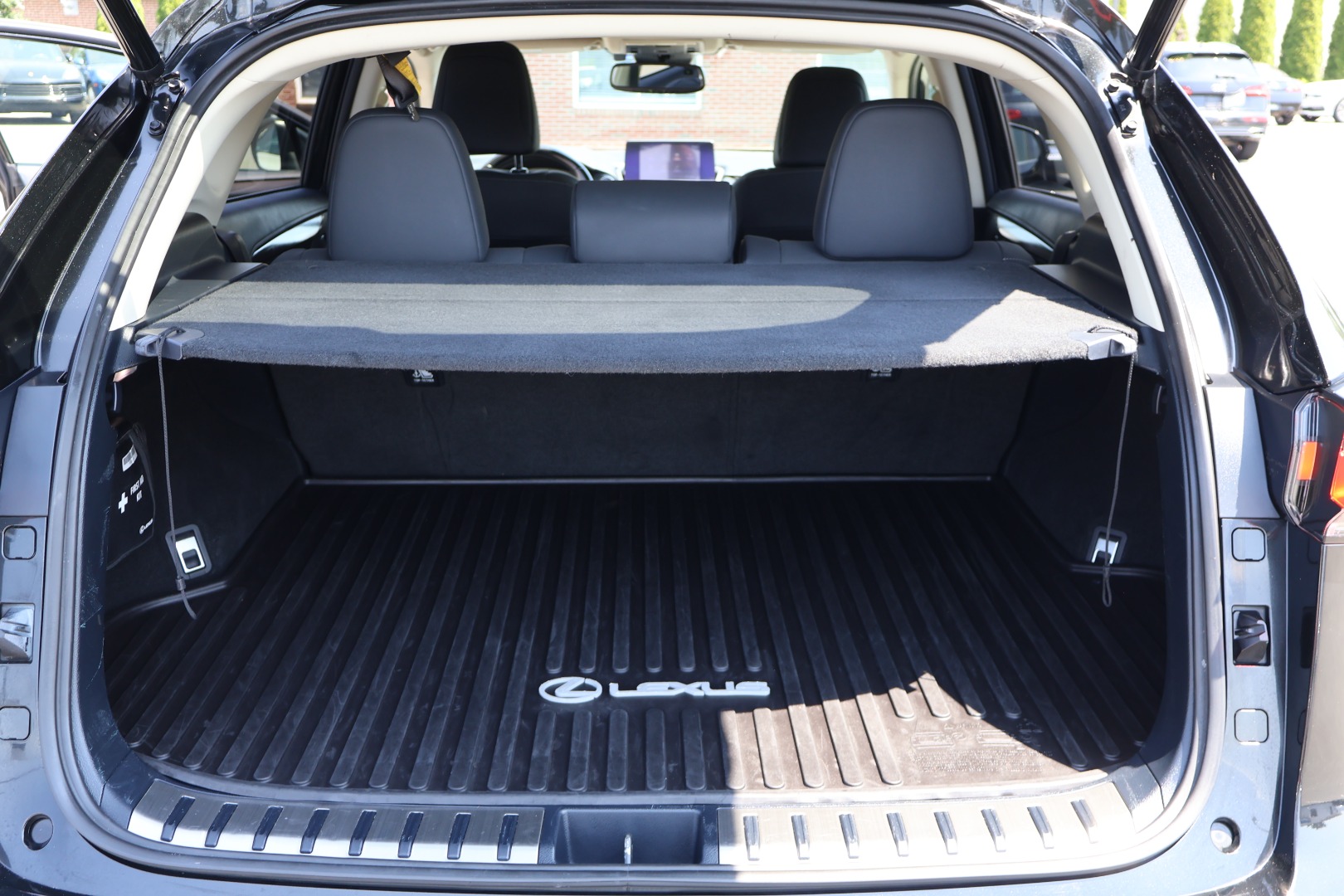 2020 Lexus NX Hybrid 300h - Photo 38