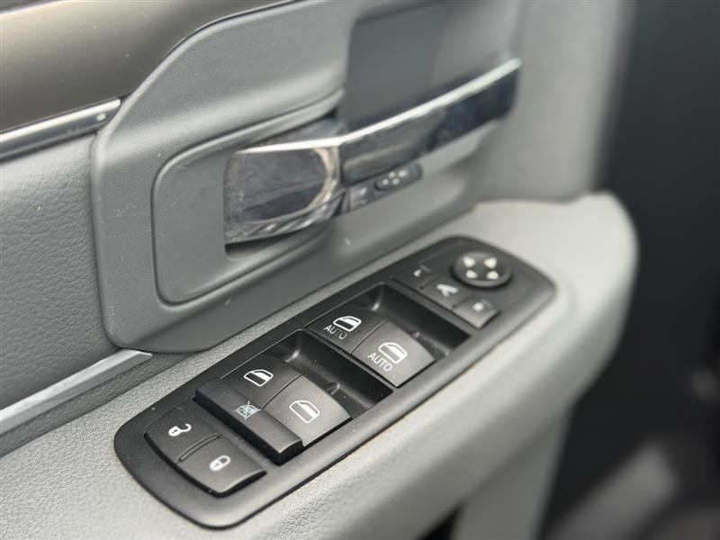 2015 RAM Ram 1500 Pickup Outdoorsman - Photo 32