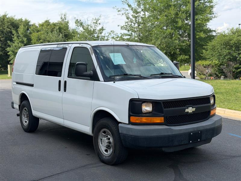 2009 Chevrolet Express 2500 Work Van HD's photo