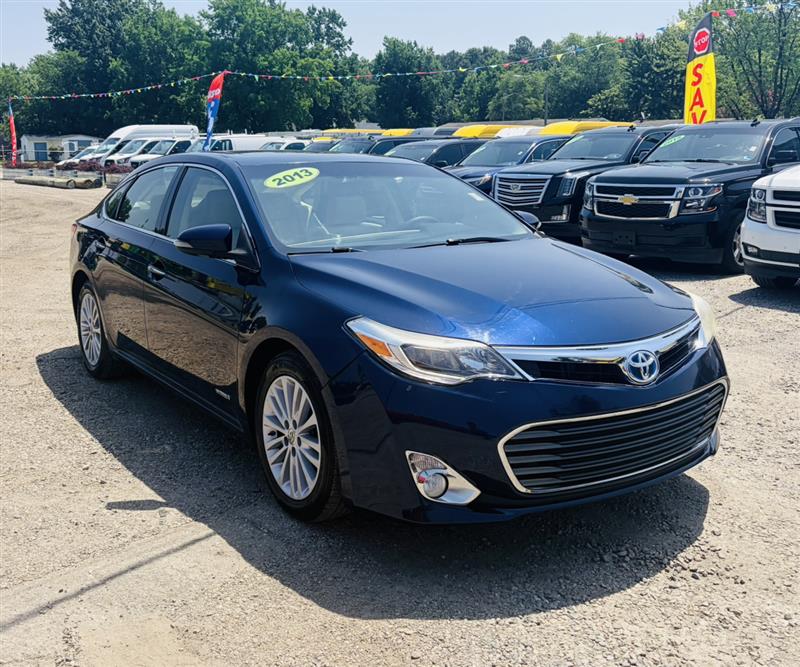 2013 Toyota Avalon Limited Hybrid's photo
