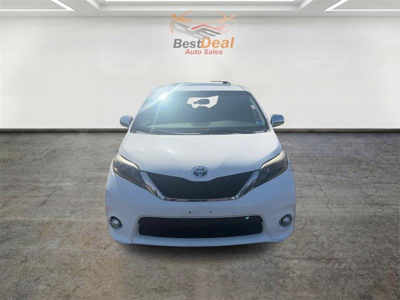2017 TOYOTA SIENNA SE