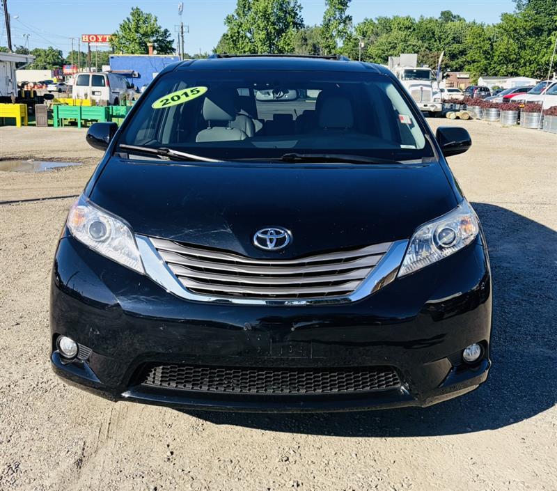 2015 Toyota Sienna XLE Premium V6 8-Passenger's photo