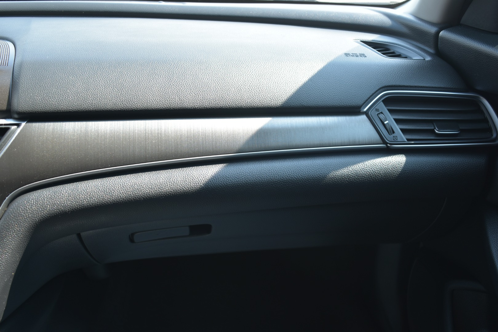 2018 Honda Accord LX - Photo 14